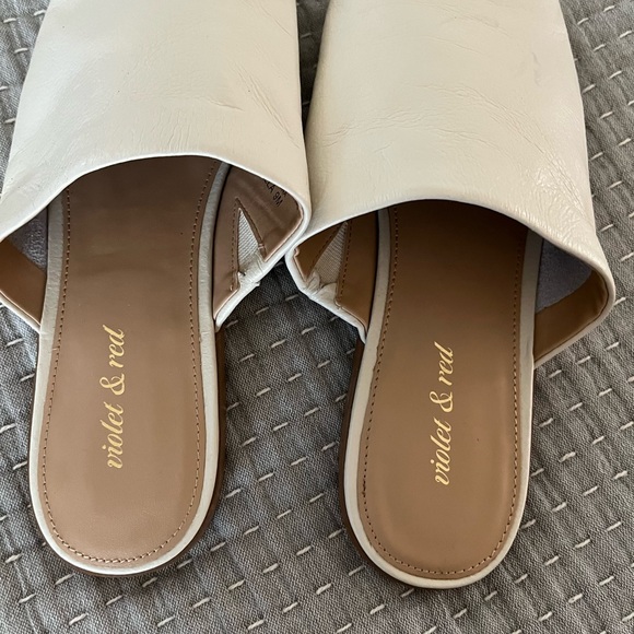 Women’s slip on sandal, size 9. - Picture 3 of 4